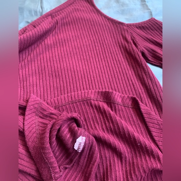 Cherish Women’s Long Sleeve Open Cut Out Shoulders Red Maroon Top - Size Medium - Picture 9 of 9